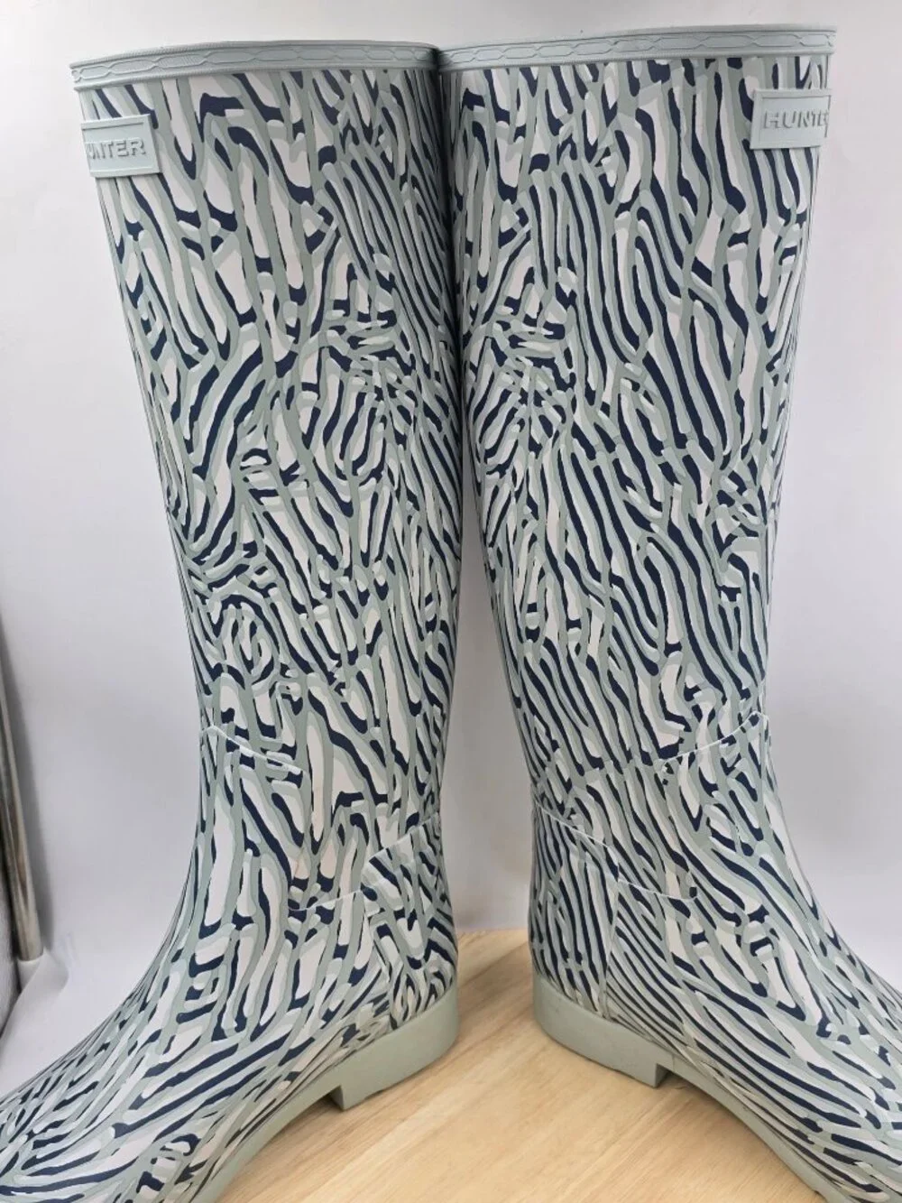Hunter Tall Refined Coral Print Rain Boots Sea Spray Womens sz 10